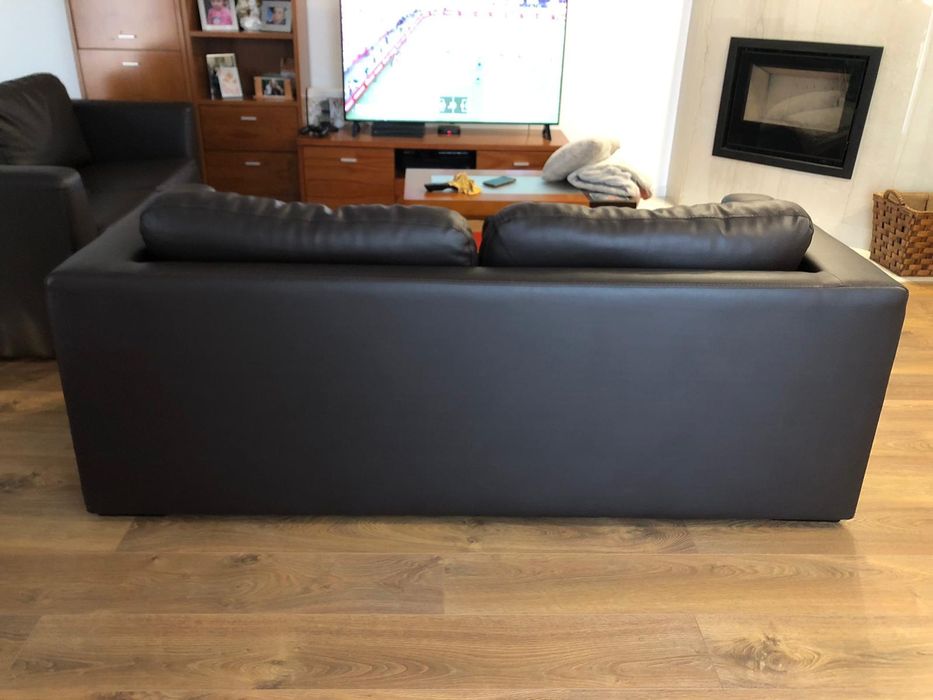 Sofás em pele sintética castanhos