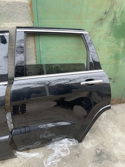 Двері Jeep Grand Cherokee WK2