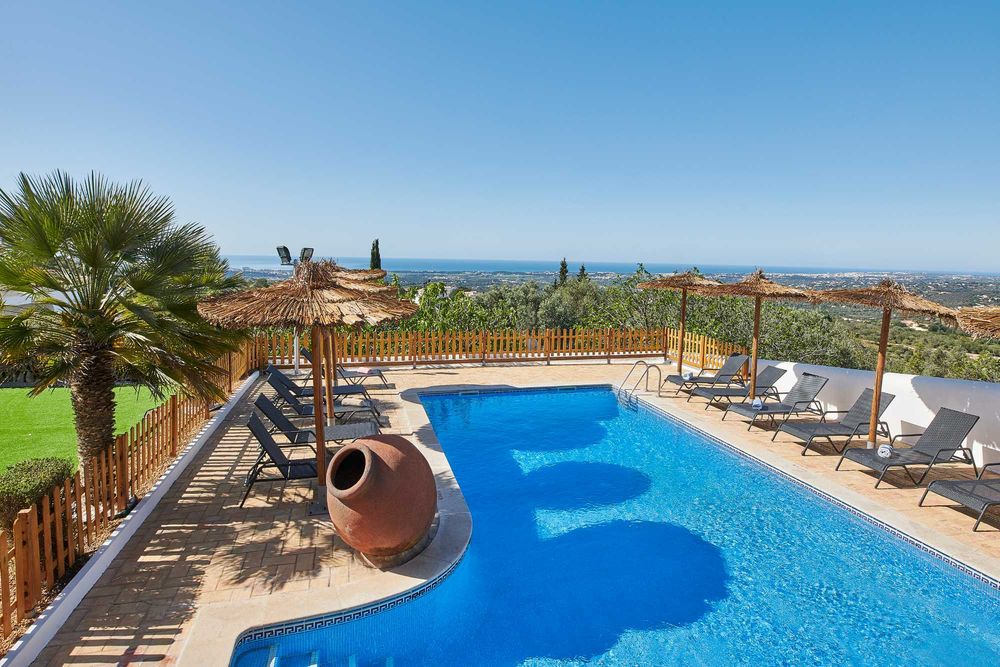 Boliqueime, Vivenda T8, jardim, piscina, vista mar.