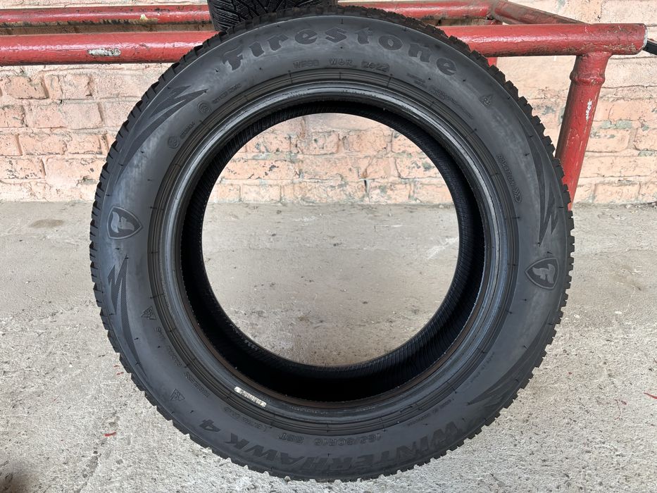 Пара зимових шин 185/60R15 Firestone