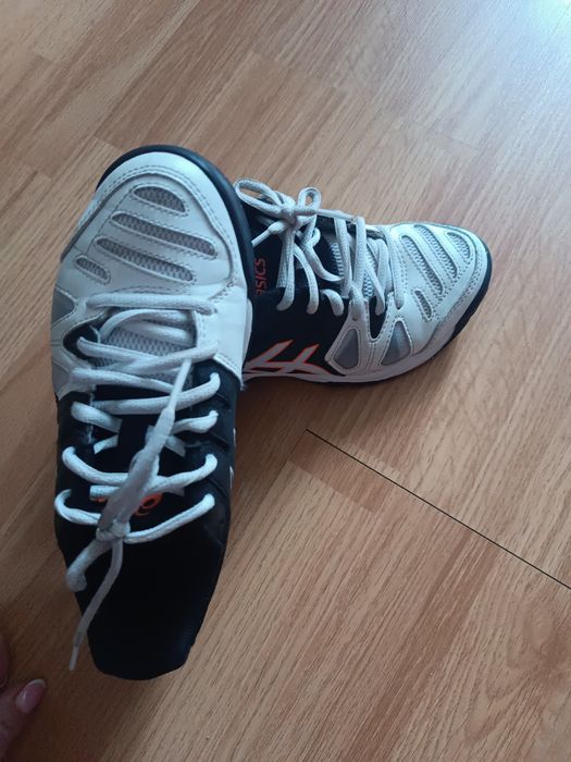 Продаю огирінальні дитячі кросівки Asics gel game розмір 34,5