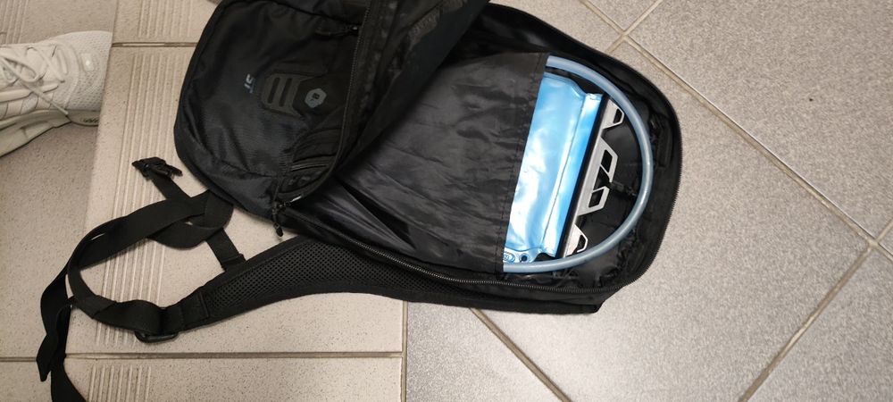 Plecak rowerowy Rockrider Hydrapack ST520 Black 8l