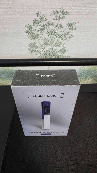Крипто-гаманець Ledger Nano X Cosmic Purple