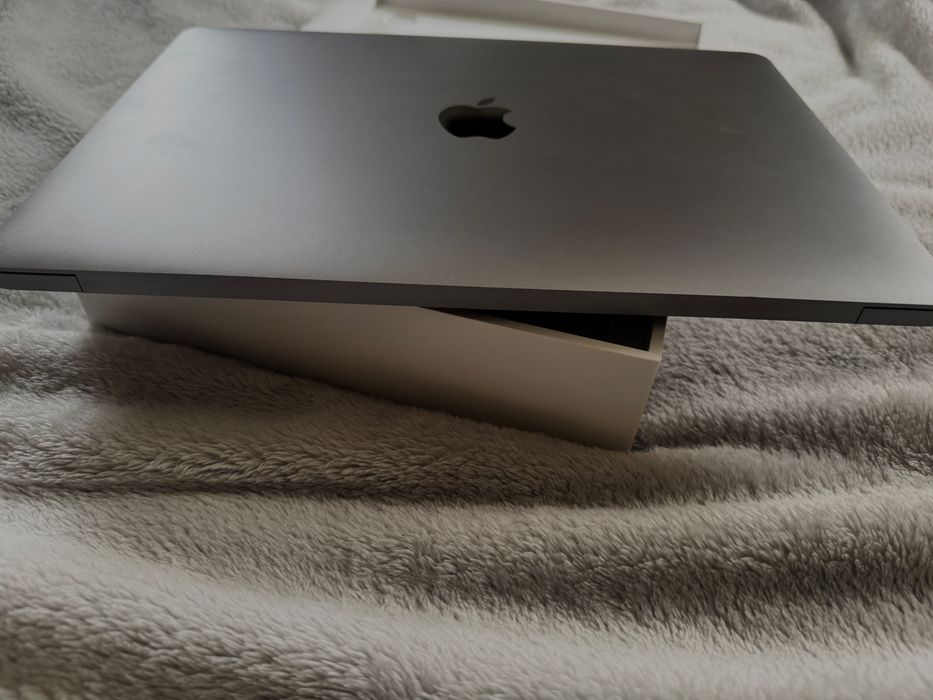 Apple macbook air 2020 i5, 256gb  без блокувань