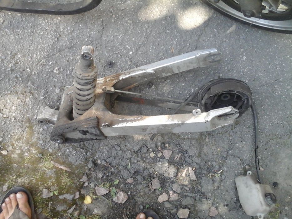 Запчасти Kawasaki GPZ 500 ninja-бак,рама,маятник,заднее колесо,пластик