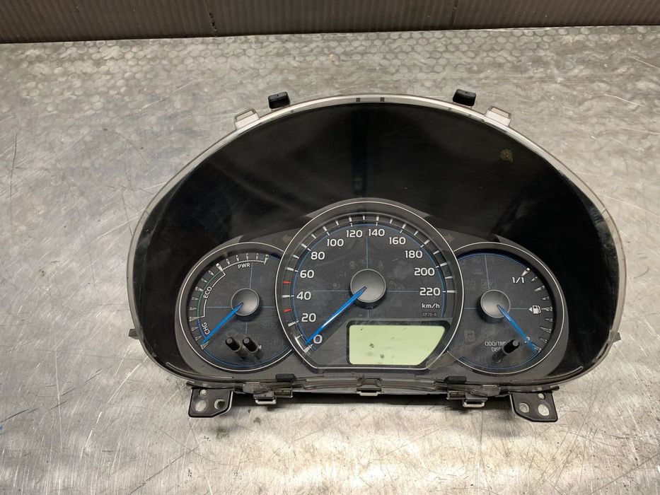 Toyota Yaris III 1.5 16V Hybrid LICZNIK 838000DT70