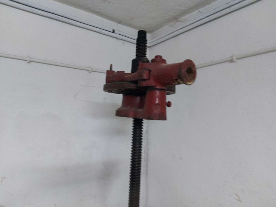 Prensa de vinho, manual e em pedra