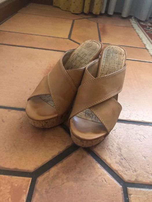 Sandálias de salto alto de cortiça