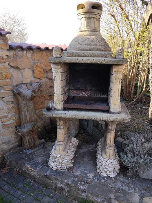 Grill murowany, betonowy z elementów