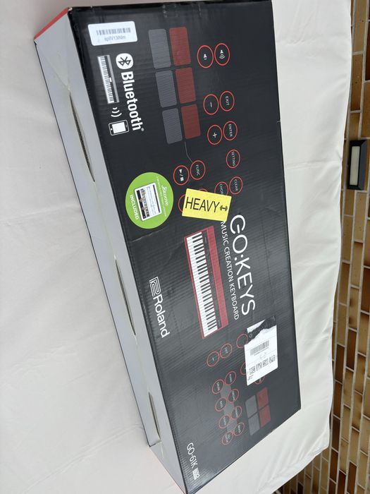 Teclado Roland Go-61k com capa e suporte em estado praticamento novo