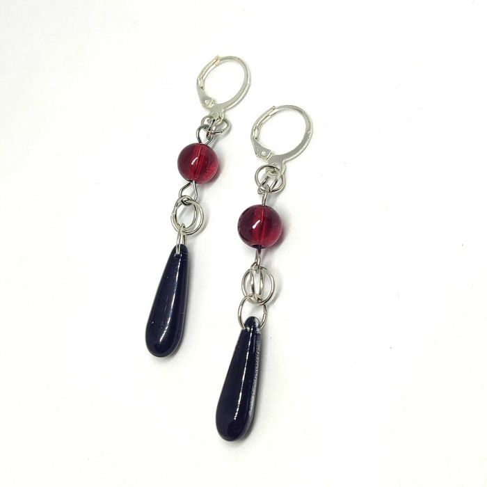 Kolczyki handmade – elegancja i trwałość z nutą wyrafinowania goth