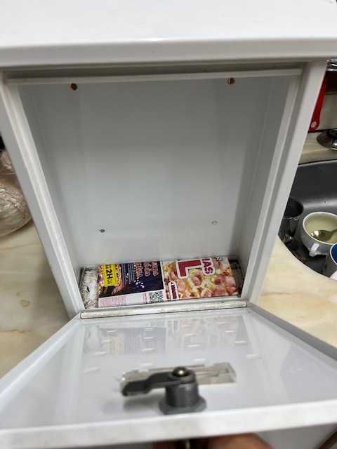 Caixa correio metálica