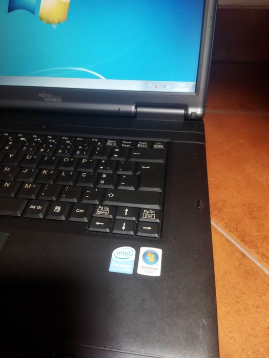 Good condition portable PC laptop with Windows+charger+bag64553067650690121