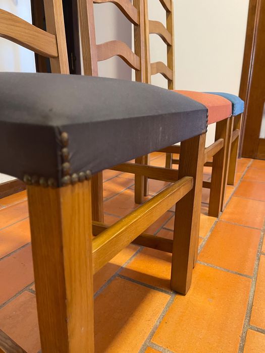 3 cadeira em madeira maciça