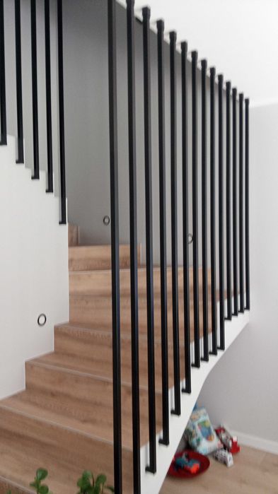 Balustrada harfa nowoczesna pionowe profile loft każdy ral