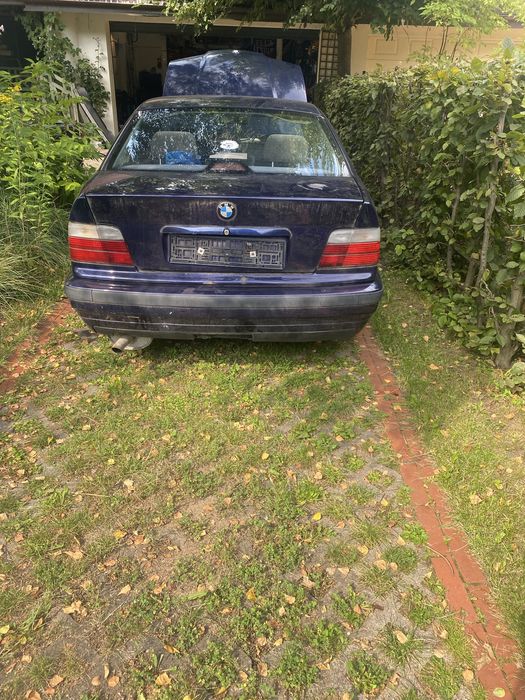 BMW e36 sedan 316i 1997r wszystkie czesci montrealblau