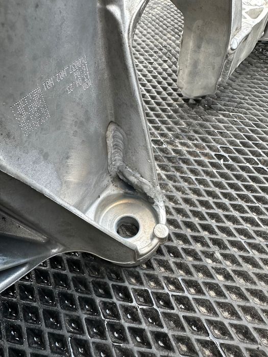 Передній підрамник bmw i7 g70 кузов