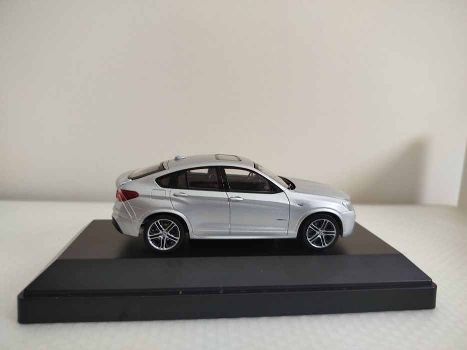 Miniatura BMW X4 1/43