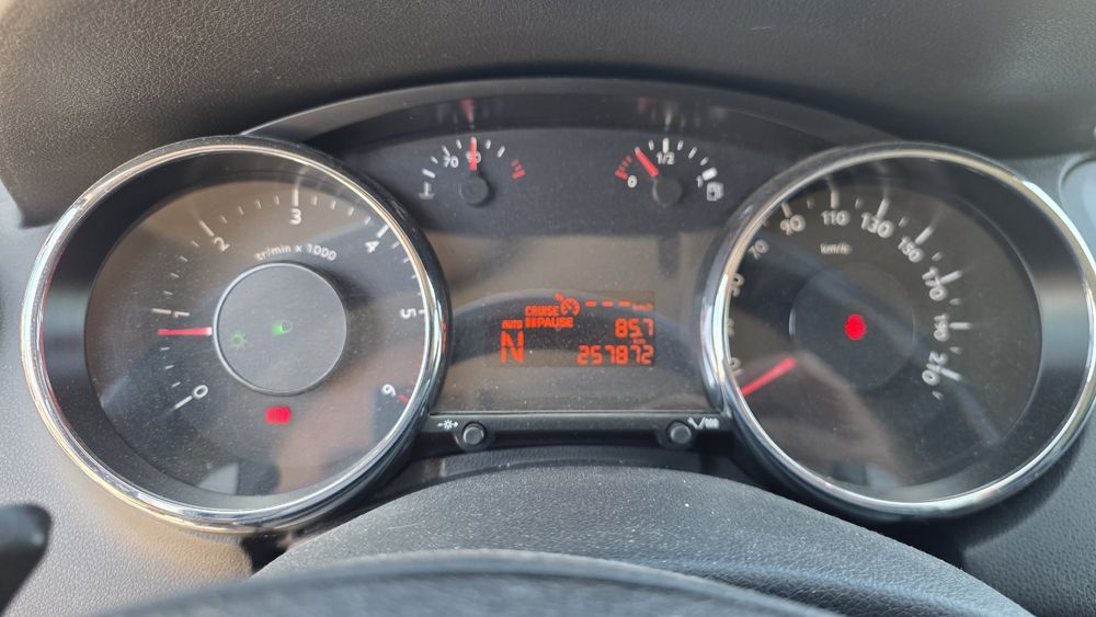 Peugeot 5008 1.6 HDi - Caixa automática foto 5