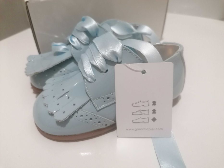 Sapatos com etiqueta