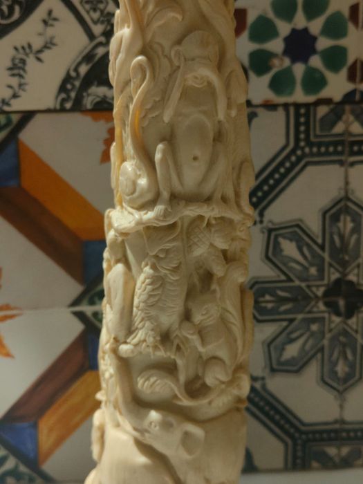 Escultura Corno Resinoso - esculpido