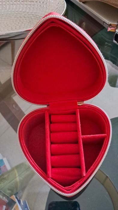 Caixa guarda jóias em coração