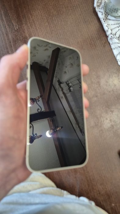 Iphone 13 praktycznie nowy