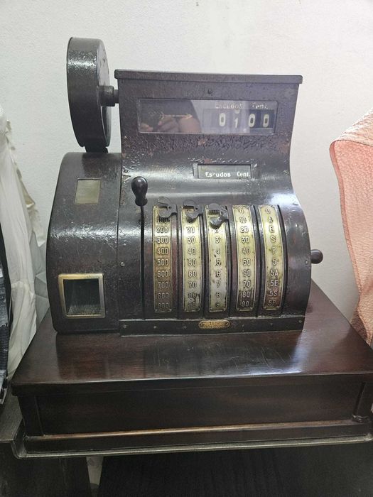 Máquina registadora antiga