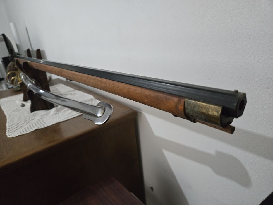 Rifle longo de Kentucky, EUA, século XIX e Sabre Exército Francês