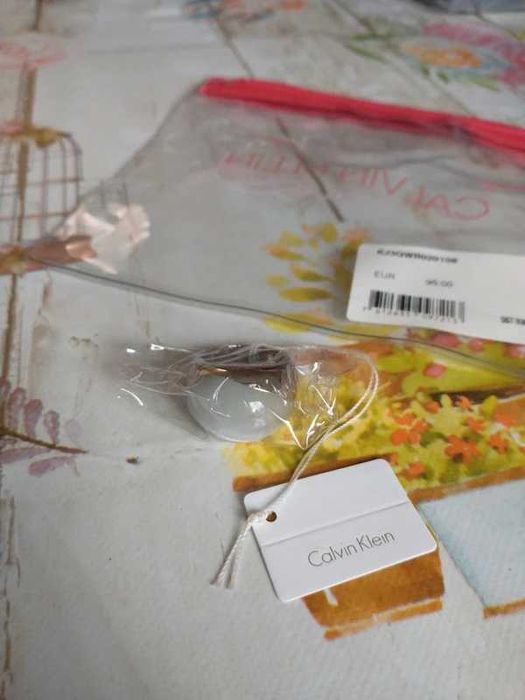 Pierścionek Calvin Klein z kamieniem owalnym 8
