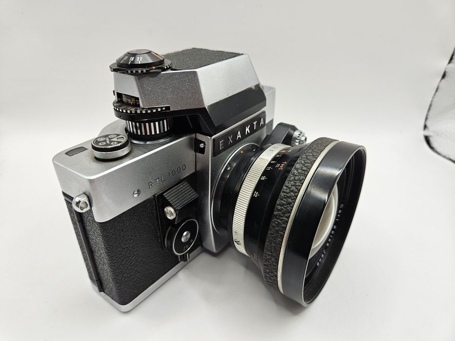 Aparat Exakta RTL 1000 + Rzadki obiektyw Carl Zeiss Jena Flektogon 4/25