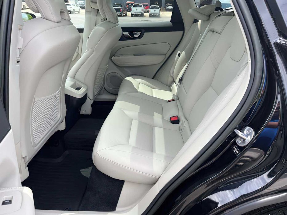 Volvo XC60 B5 Plus Bright Theme      2023