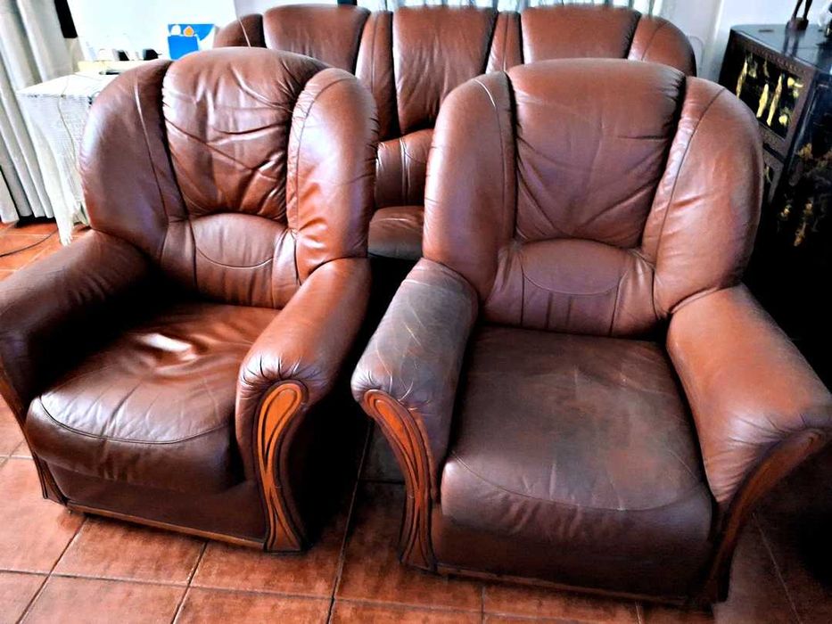 Oportunidade - VENDO PACK de 3 Sofás, em pele, 120€, (Negociável).