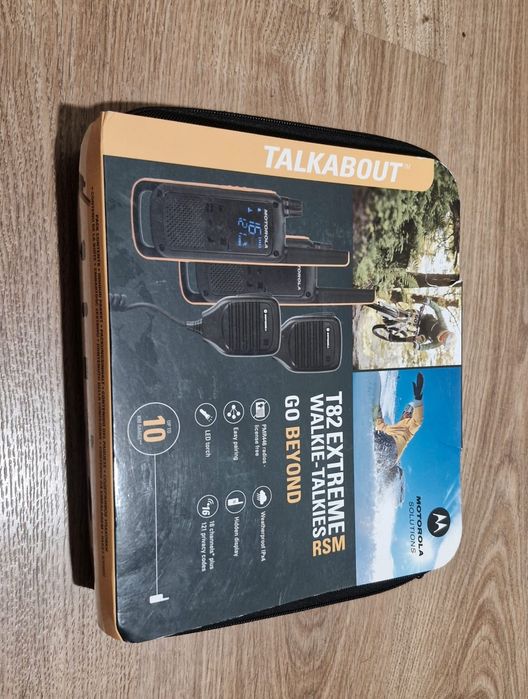 Рації комплект Motorola T82 Extreme Walkie-Talkies RSM
