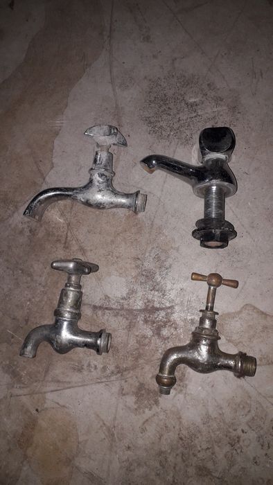 Torneiras e toalheiros etc