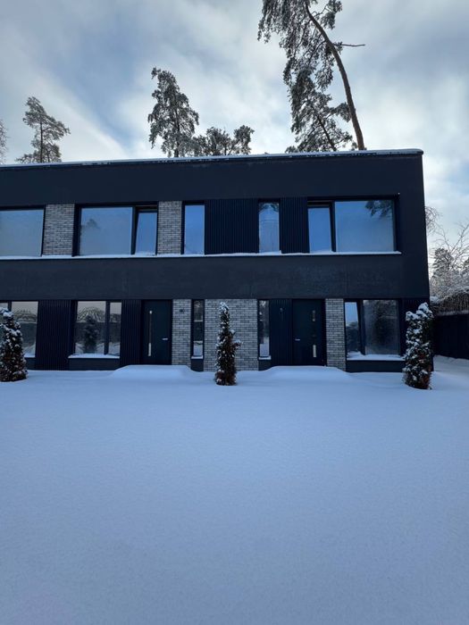 Гарний таунхаус  з швидким виїздом до столиці