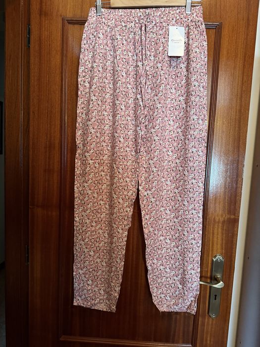 Calças floridas