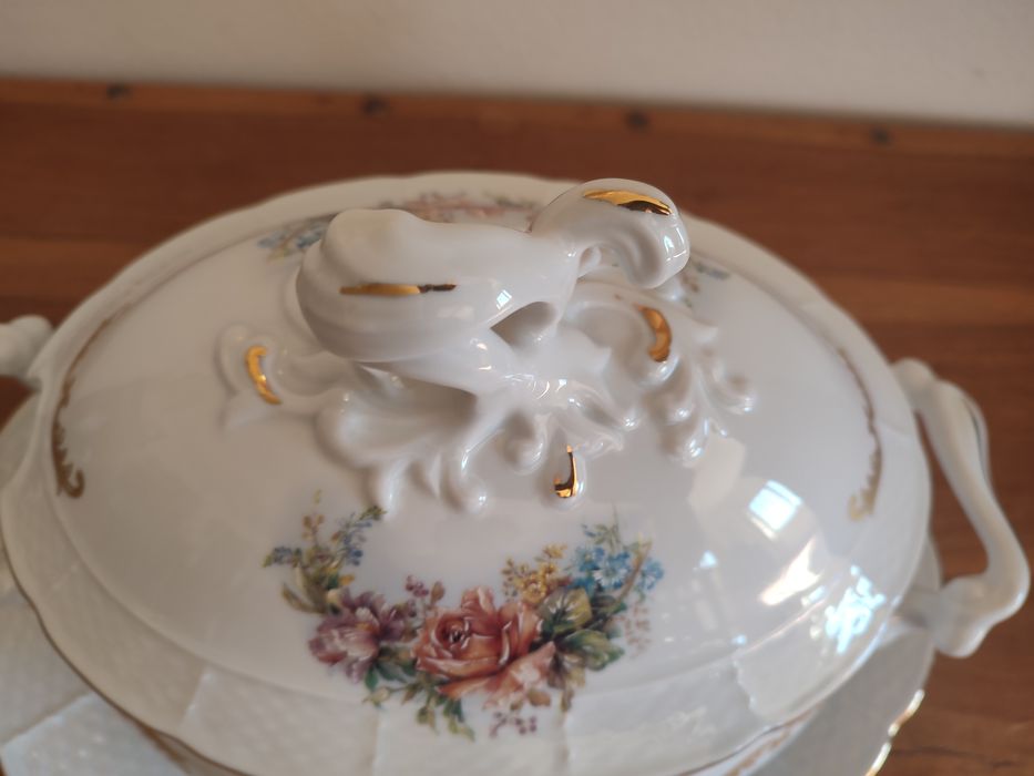 Terrina e travessa em porcelana