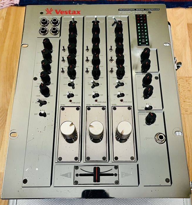 Mesa de mistura Vestax PMC -170 A Rotary