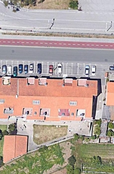 Apartamento T2 com Terraço, Jardim e Lugar de Garagem