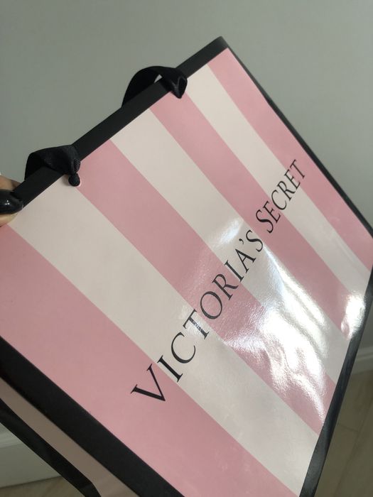 Подарунковий пакет Victoria’s Secret в смужку 28х23см