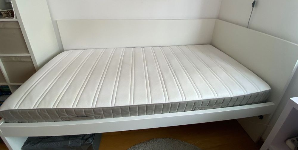 Cama Ikea branca