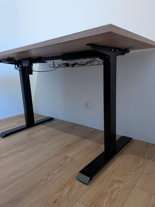 Biurko z elektryczną regulacją wysokości E-MOVE E100