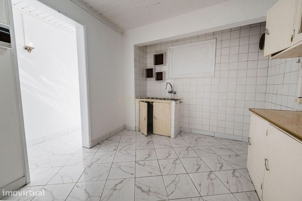 Moradia T3 com Terraço e Vista Mar em Santa Cruz, Lagoa