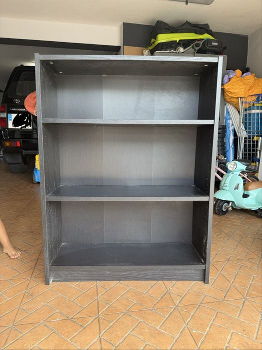 Vendo estante preta