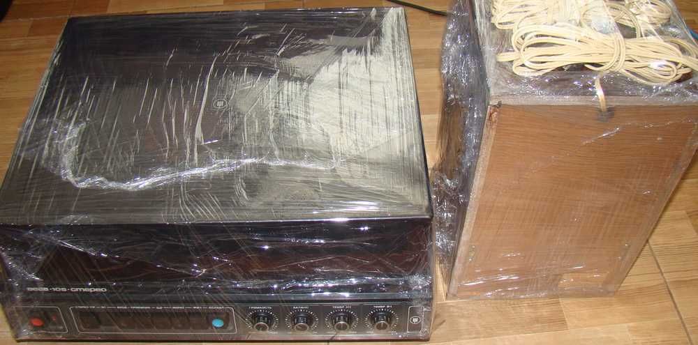 Вінлром/програвач платівок ВЕГА-108 Стерео + 15АС208 + одна платівка