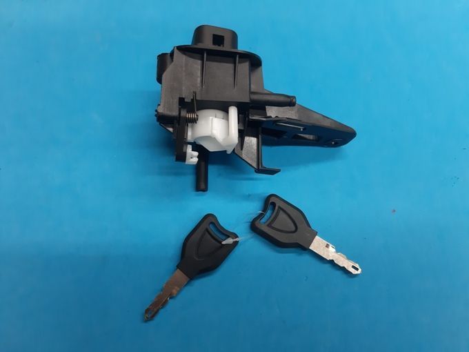 Botão fecho mala Renault Clio II de 1998 a 2001  (7701471225) NOVO