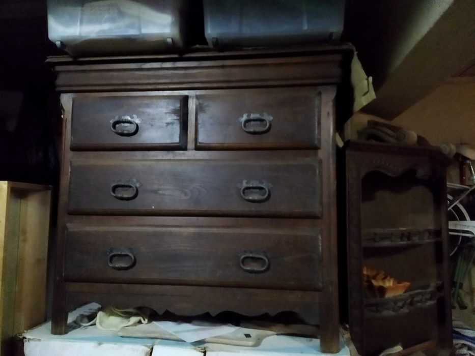 Cómoda e mesas de cabeceira