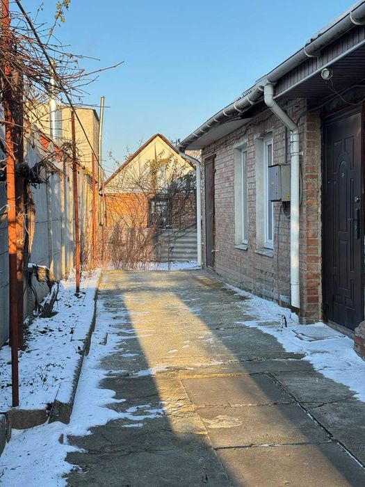 Половина будинку- ближня Олексіївка