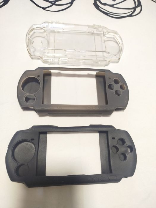 2 PSP com vários acessórios falta carregador